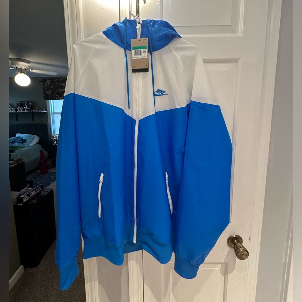 Men’s Nike windbreaker never worn still with tags